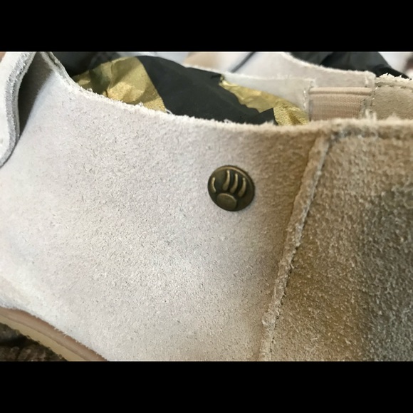 Suede BearPaws Almost a Chelsea Boot in Mushroom Brand New condition size 8 - Picture 8 of 8